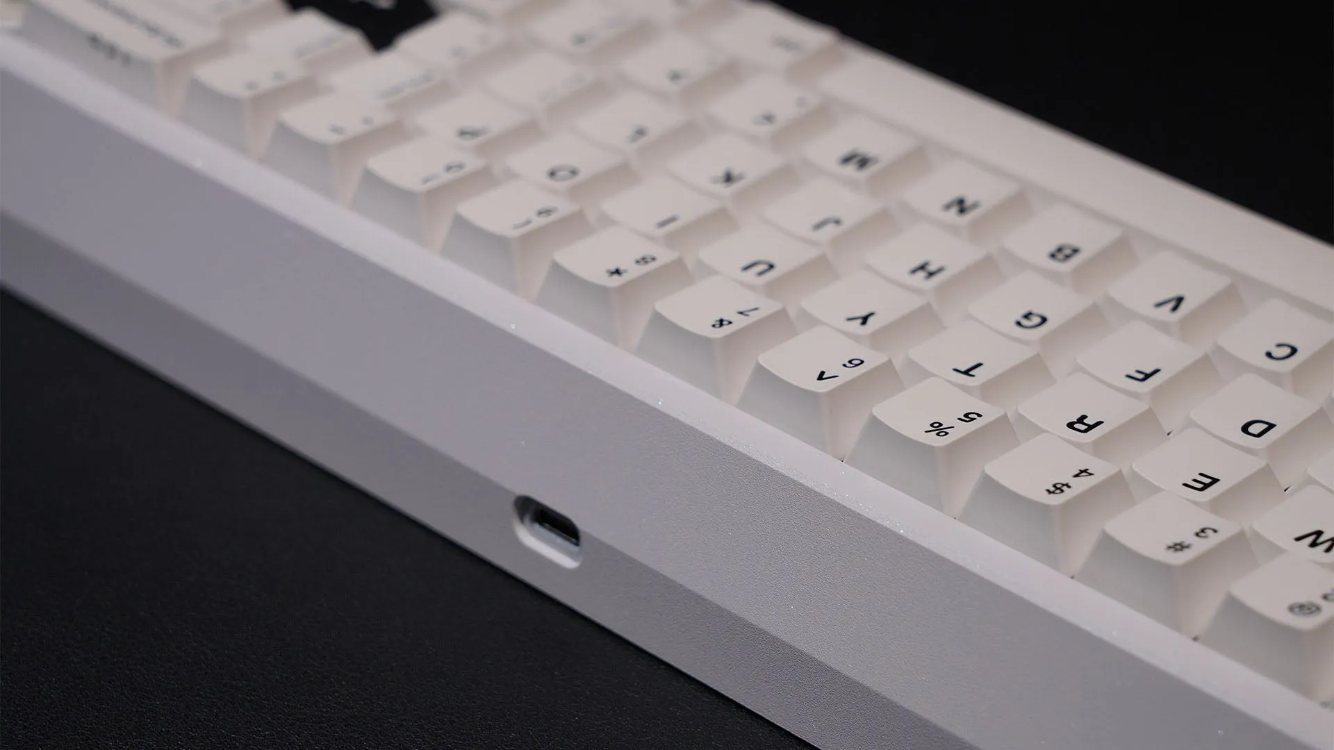 Meletrix Zoom65 V2.5 EE - Barebones Keyboard Kit - White