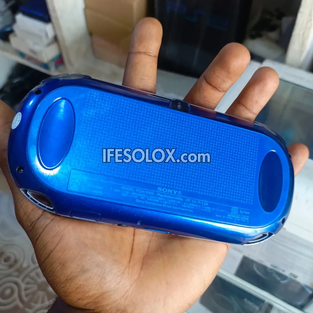 PlayStation VITA PCH-1000 Series Game Console   32GB Memory Stick and 10 Games (Blue) - Foreign Used