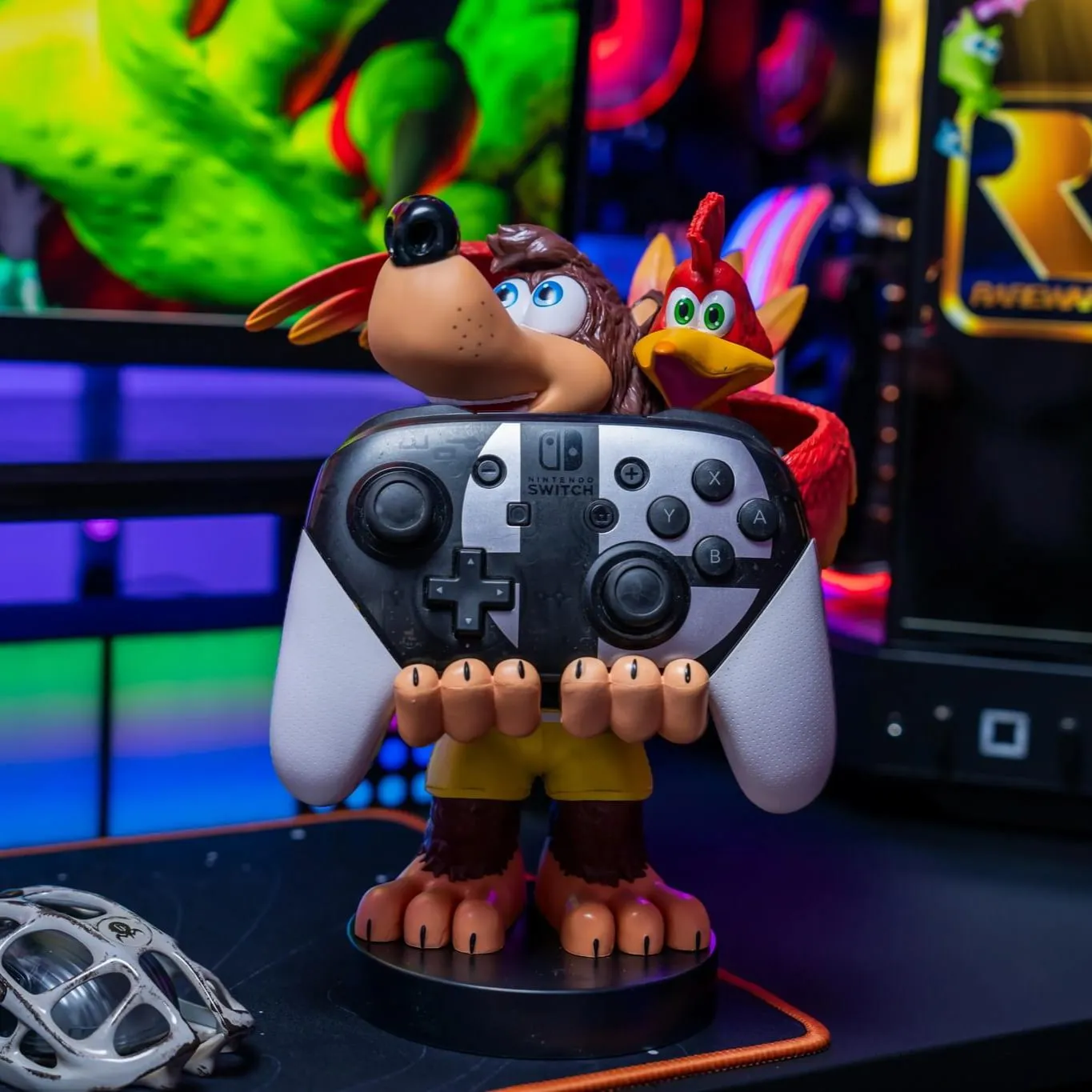 RARE: Banjo-Kazooie Cable Guys Controller Holder and Phone Stand