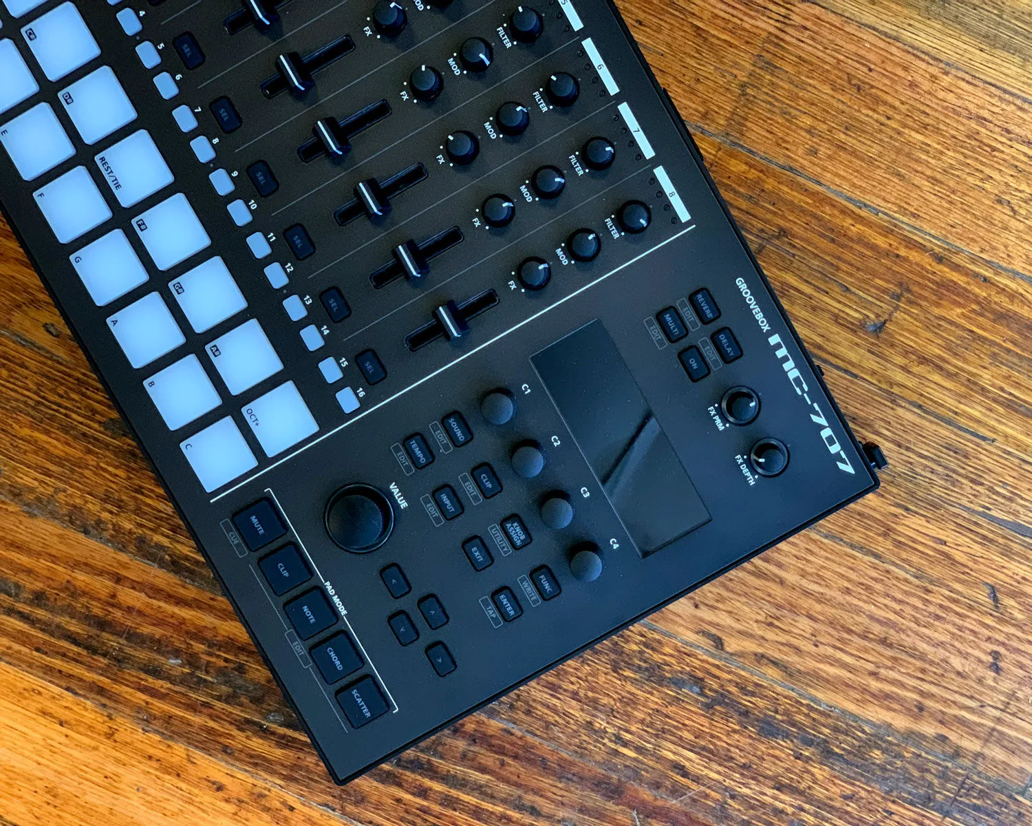 Roland MC-707