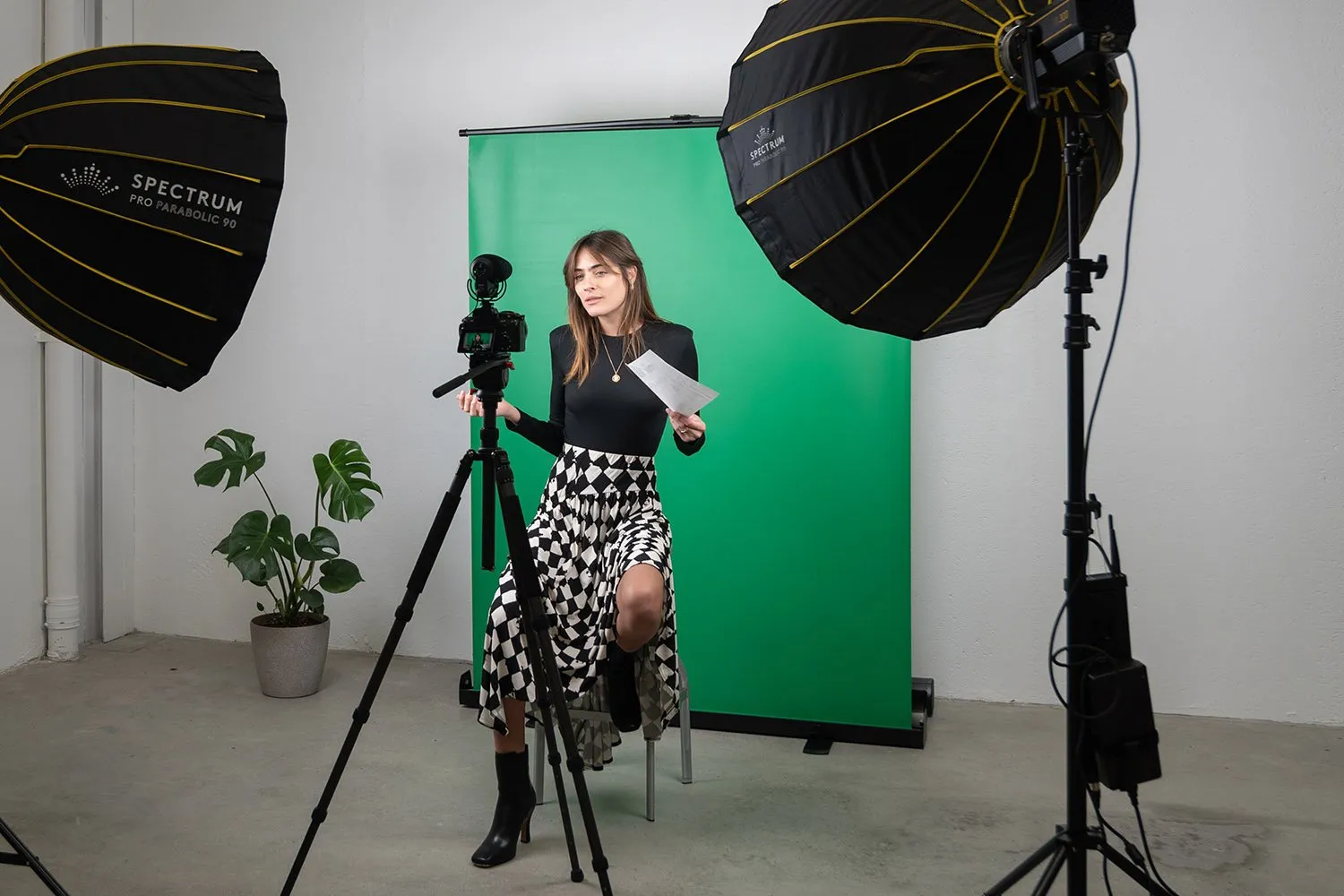 Spectrum 'LiveStream Master' Pull Up Chroma Key Green Screen Backdrop for Video (148cm x 190cm)