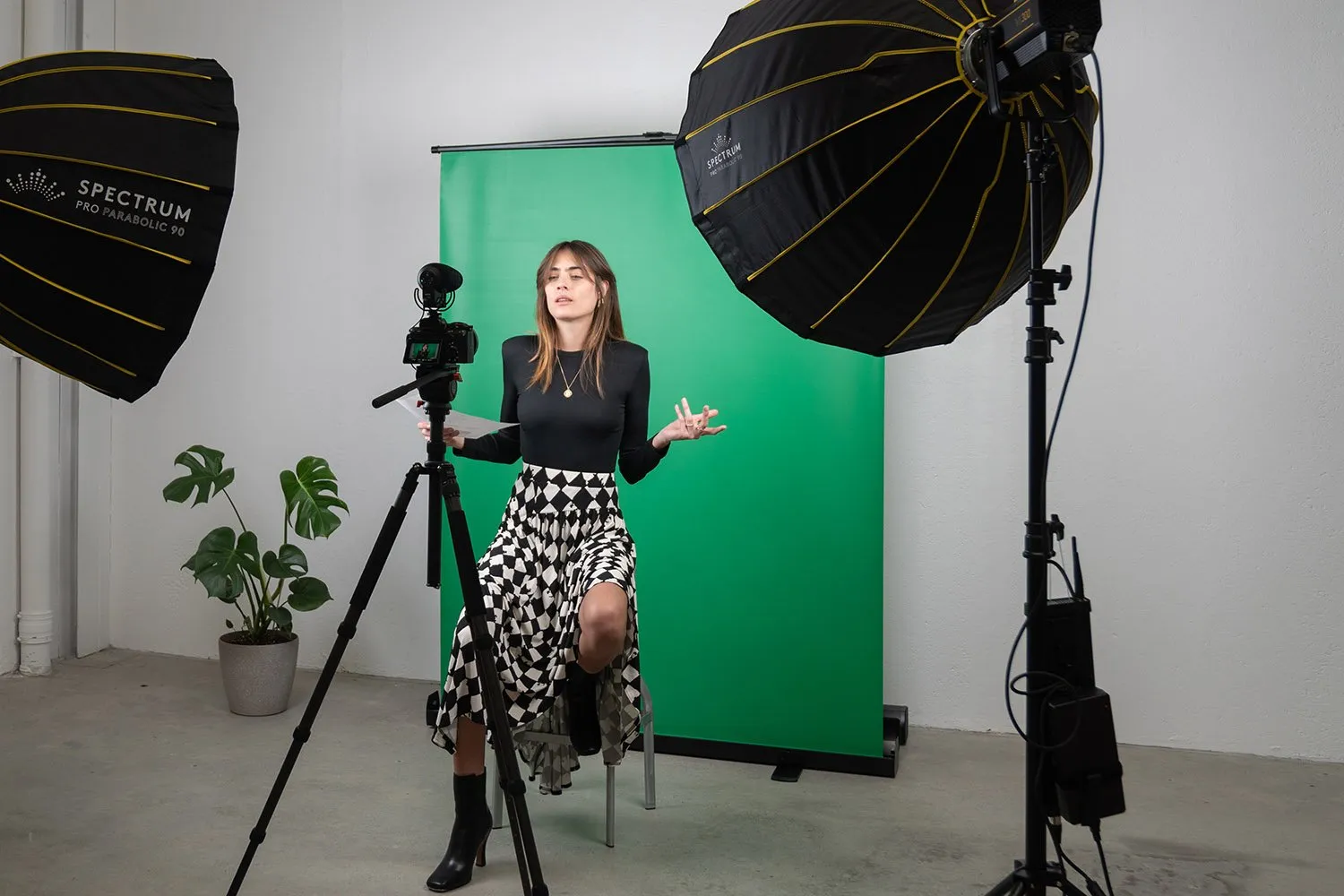 Spectrum 'LiveStream Master' Pull Up Chroma Key Green Screen Backdrop for Video (148cm x 190cm)