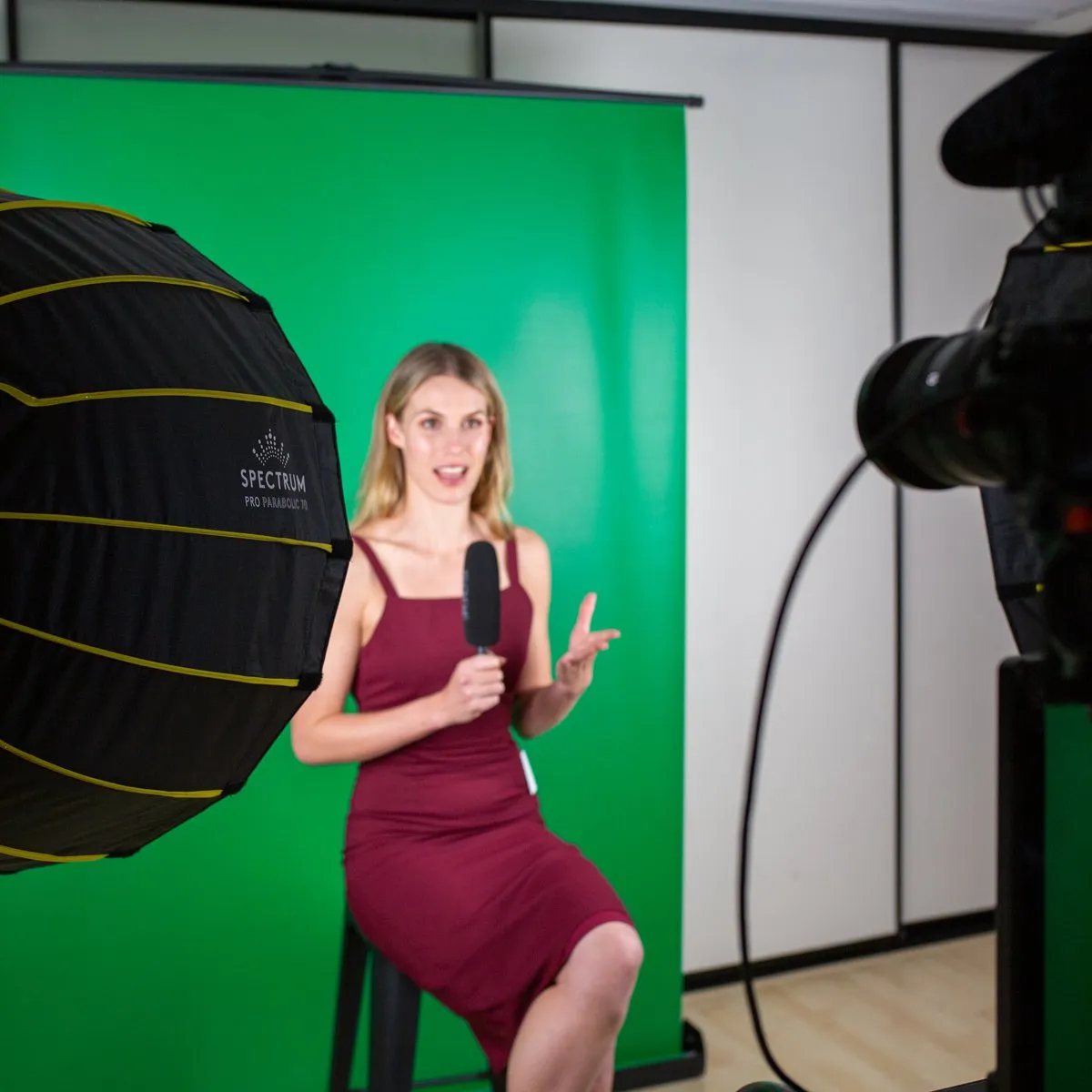 Spectrum 'LiveStream Master' Pull Up Chroma Key Green Screen Backdrop for Video (148cm x 190cm)