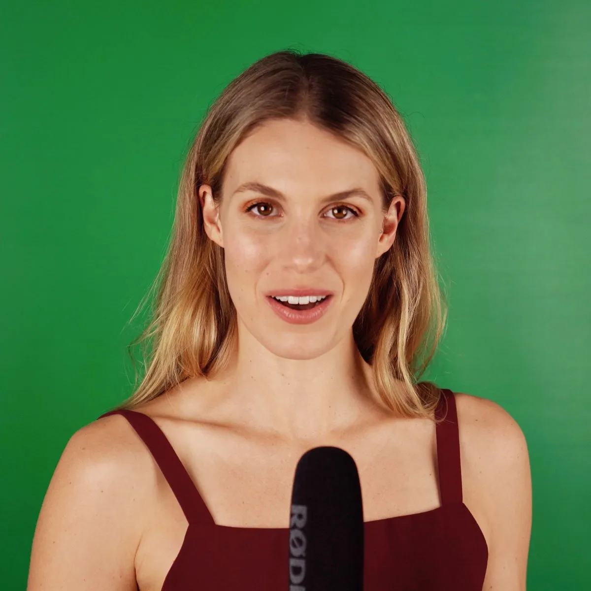 Spectrum 'LiveStream Master' Pull Up Chroma Key Green Screen Backdrop for Video (148cm x 190cm)